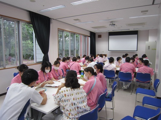 概要 採用データ マイナビ看護学生